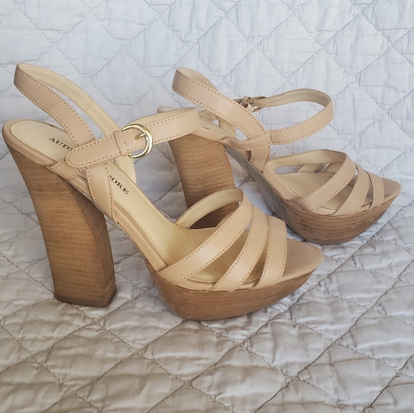 ¤ Strappy Nude Platforms - Picture 3 of 6